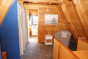 Zeltdachhaus in Strandnähe mit grossem Grundstück