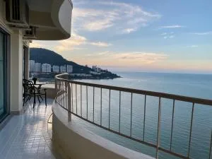 Rainbow Paradise with Beach in Tanjung Bungah - 丹绒武雅