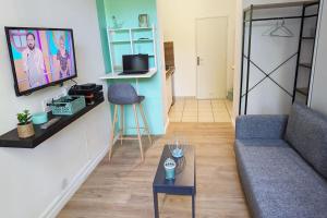 Au calme en ville, sans vis à vis et climatisé