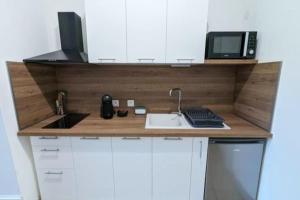 Au calme en ville, sans vis à vis et climatisé