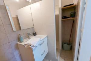 Au calme en ville, sans vis à vis et climatisé