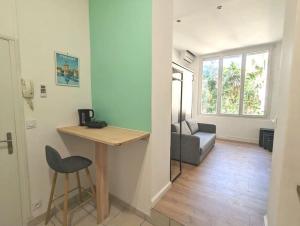 Au calme en ville, sans vis à vis et climatisé