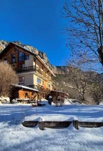 Hôtel Restaurant Gîtes Les 5 Saisons - Blachière