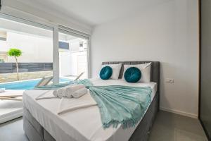 Mila luxury apartment with private pool