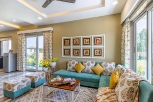 ELIVAAS Heaven in Hills Valora 6 BHK Pet friendly villa with Pvt Pool