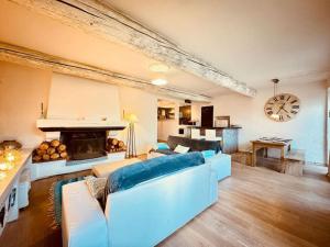 Maisons de vacances Maison de campagne avec piscine-jardin-wifi : photos des chambres