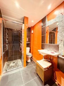 Maisons de vacances Maison de campagne avec piscine-jardin-wifi : photos des chambres