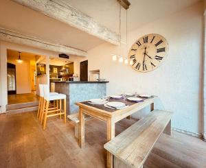 Maisons de vacances Maison de campagne avec piscine-jardin-wifi : photos des chambres