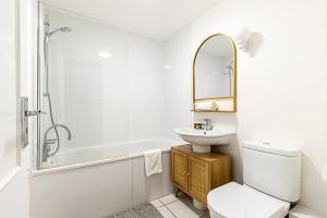 Charming Two-Bedroom Flat in West Hampstead