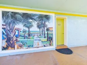 Unit 102 - 1br Unit Wheated Pool And Hot Tub - South Cocoa Beach