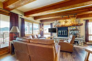 Majestic Mountain Nook