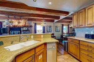 Majestic Mountain Nook