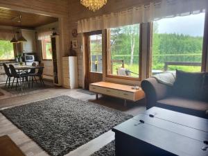 Viihtyisä huvilamökki Saimaan rannalla