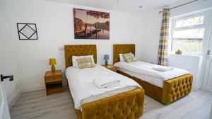 Easy 2 Manage 4Bedroom House with Complimentary Parking