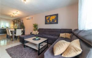 Lovely Home In Benkovac With Wifi