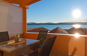 1 Bedroom Nice Apartment In Turanj 