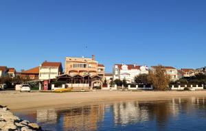 1 Bedroom Nice Apartment In Turanj - 4hvězdičkové hotely ve městě Turanj