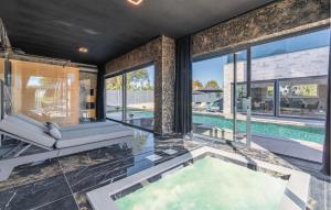 Jacuzzi And Sauna Villa