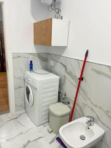 SAB 2 Cozy Modern Apartment Fier