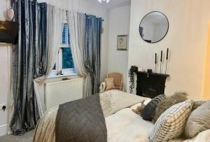 Small Quirky Country Cottage