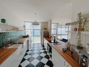 cute, sun-soaked apartment above the sea