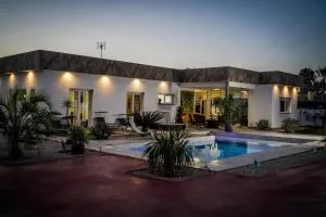 Spacious villa with pool in Chiclana de la Frontera - Hozanejos