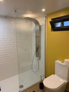 Appartements Appartement independant refait a neuf avec jacuzzi et terrasse privative proximite gare : photos des chambres