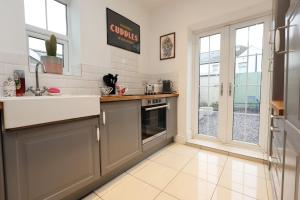 Spacious 2-Bed Cardiff Haven with Luxe Touches
