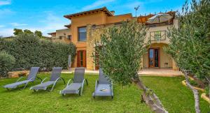 Beautiful Junior Villa GZ01, next to Communal Pool, Aphrodite Hills