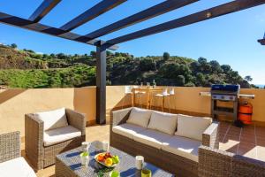 3 bedroom, top floor with fantastic terrace and pools