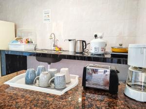 Sunny Seaview at Regency corner unit with 2 carpark by Shine Stay