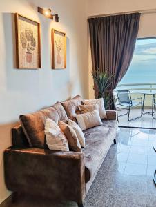 Sunny Seaview at Regency corner unit with 2 carpark by Shine Stay