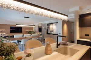 1973 - Luxurious waterfront apartment Croisette