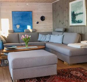 Lovely Cabin Amidst Bustling Wildlife