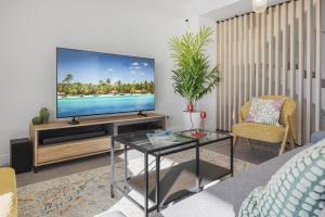 ViVi Homes - Elies House Pool, Gym, Spa & Sea View