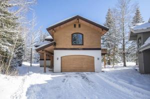 Four-Bedroom Holiday Home room in 5025 Main Gore Place Condo