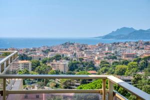 REF 1965 - Le Cannet - Sea view apartment for rent