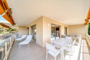 REF 1965 - Le Cannet - Sea view apartment for rent
