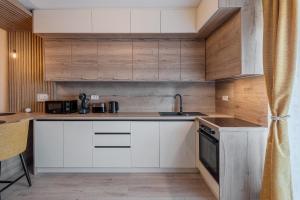 Yellow Oasis - Stylish City Stay