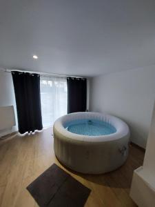Appartements L09 Jacuzzi 5 Etoile by Villa Dengous : photos des chambres