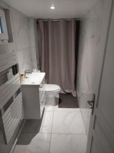 Appartements L09 Jacuzzi 5 Etoile by Villa Dengous : Appartement