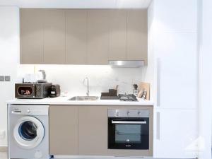 Elegant Stay in Meydan Balcony & Stunning Views