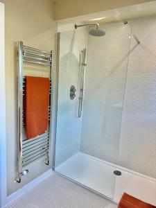 Harbourside garden flat with parking