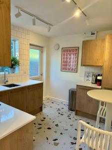 Harbourside garden flat with parking