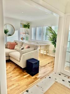 Harbourside garden flat with parking