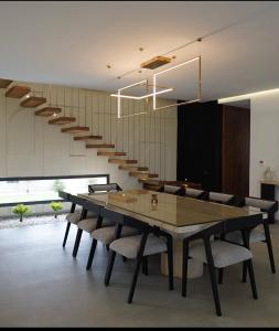 Marrakech Oasis Retreat - 5-Bedroom Villa with Private Pool