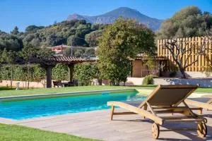 Une villa familiale authentique et calme avec Piscine - Tavaco