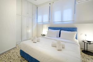 Modern Corner Apartment in Central Athens, Pagrati