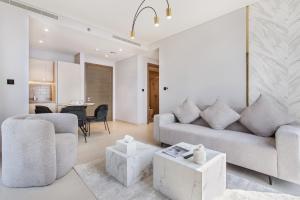 STAY BY LATINEM Luxury 2BR Holiday Home CV A2701 near Burj Khalifa