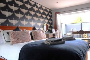 Stylish Escape With Wood-Fired Hot Tub